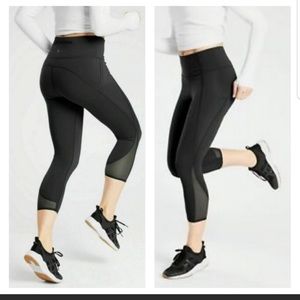 Athleta Lightning Stash Pocket Capri Black Leggings